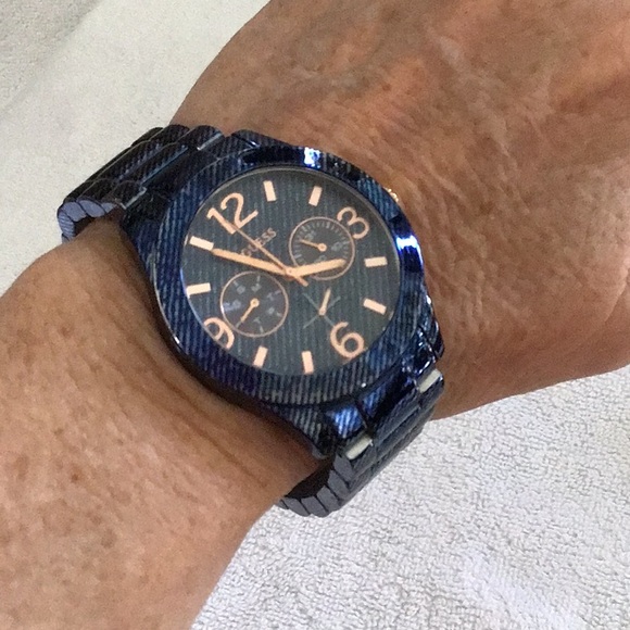 Guess watch, jean motive, metal wristband - Picture 7 of 8